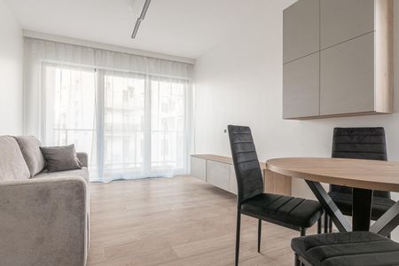 Komfortowe mieszkanie trzypokojowe z balkonem i garażem w Centrum Katowic do wynajęcia - Photo 2