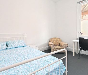 5-bedroom shared house, Philip St - Photo 1