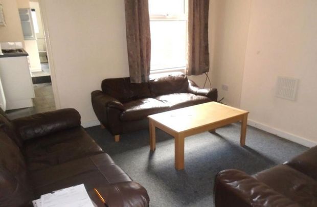 5 bedroom house to rent - Photo 1