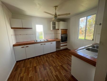 Four Bedroom Family Home - Photo 2