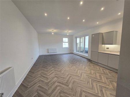 3 bedroom flat to rent - Photo 4