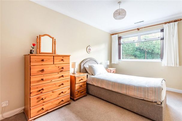 Abercorn Way, Woking, Surrey, GU21 3NT - Photo 1