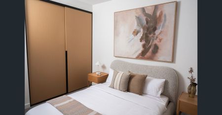 Spacious Two-Bedroom Apartment with Two Car Parks on St Kilda Road! - Photo 4