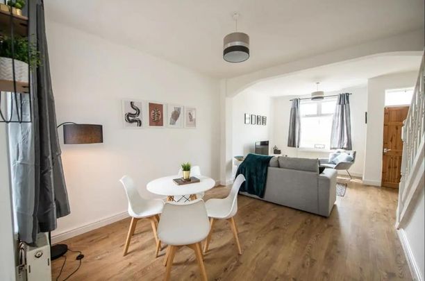 5 Bed Semi-Detached House, Ridley Road, L6 - Photo 1