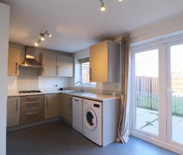 3 bedroom semi-detached house to rent - Photo 1