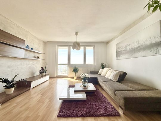 Prenájom - zariadený 3i byt s loggiou a PS, výhľad na Kamzík – Fotografia 1