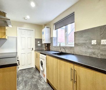 2 bed lower flat to rent in NE31 - Photo 3