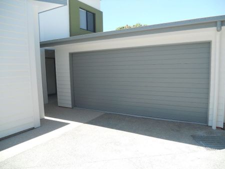 Fully Air-Conditioned Modern Unit Awaits in Beaconsfield! - Photo 3