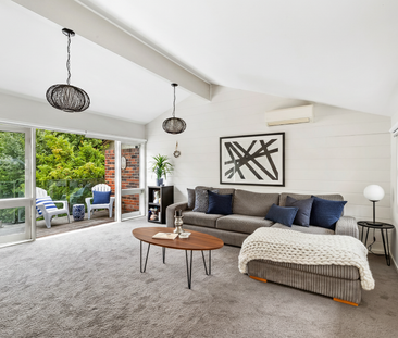 Exquisite Family Sanctuary with Resort-Style Entertaining - Photo 4