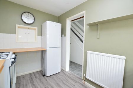 3 bedroom semi-detached house to rent - Photo 4