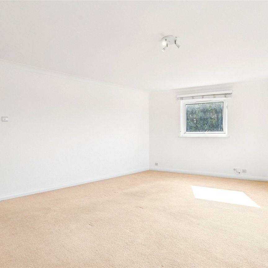 Crown Road, Twickenham, TW1 flat to rent - Photo 1