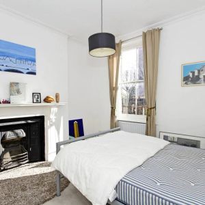 3 bedroom flat in London - Photo 3