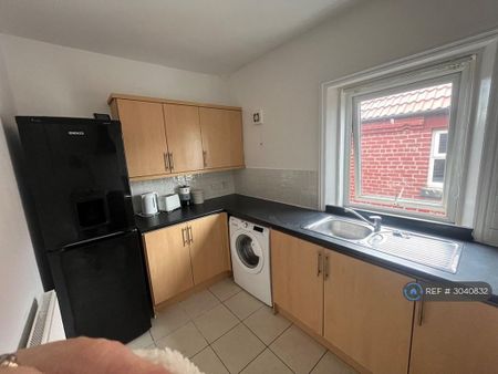 2 bedroom flat to rent - Photo 4