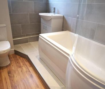 3 bedroom terraced house to rent - Photo 5