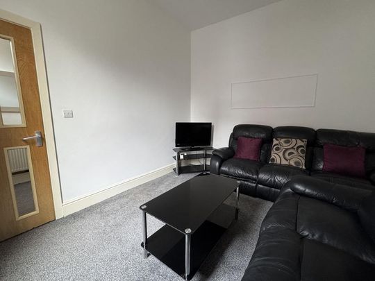 5 bedroom property to rent - Photo 1