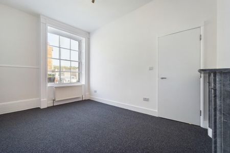 2 bedroom ground floor maisonette to rent - Photo 2