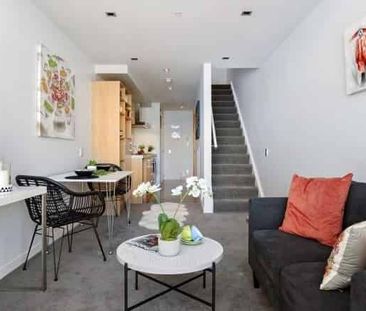 Cosy Mezzanine Apartment in a Prime Central Location - Photo 2