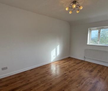 Woodside Road, Guildford, GU2 - Photo 4