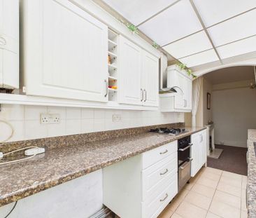 2 bedroom ground floor flat to rent - Photo 2