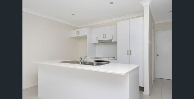 Modern 3-Bedroom Duplex Just Minutes from the Beach! - Photo 1