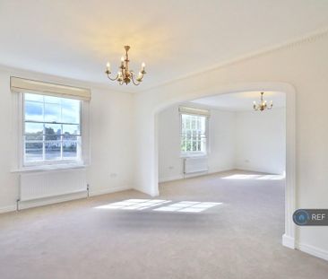 4 bedroom flat to rent - Photo 3