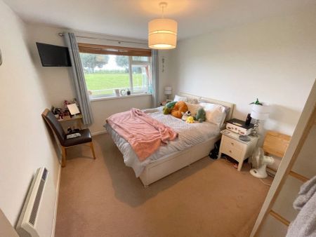 To Rent Grove Road, Lansdowne, Bournemouth, BH1 £1,500 pcm Tenancy Info - Photo 4