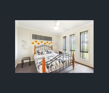 Family Living in Prime Location! - Photo 3