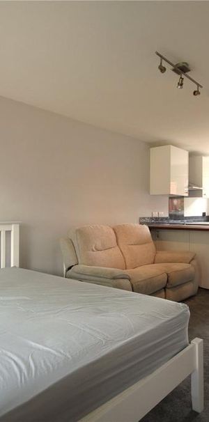 Studio to rent - Photo 1