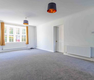 4 bed Semi Detached for rent - Photo 2