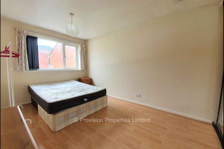 3 Bedroom House Leeds University - Photo 4