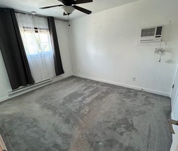 2 BED TOWNHOUSE BY HOSPITAL! - Photo 3