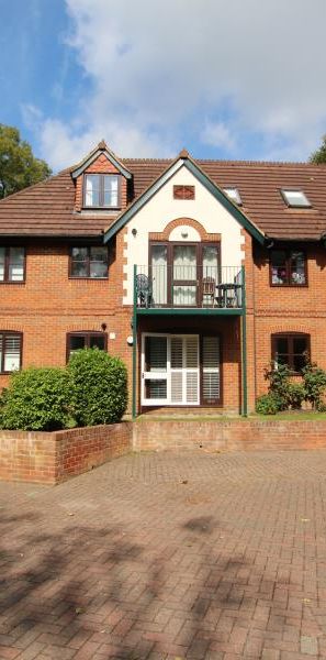 Ruxley Court, Woking - 2 bedrooms Property for lettings - Seymours - Photo 1