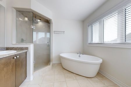 For Lease - 5 Blazing Star Street, East Gwillimbury, Ontario - Photo 2