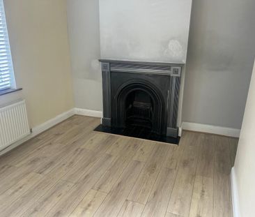 2 bedroom end of terrace house to rent - Photo 3