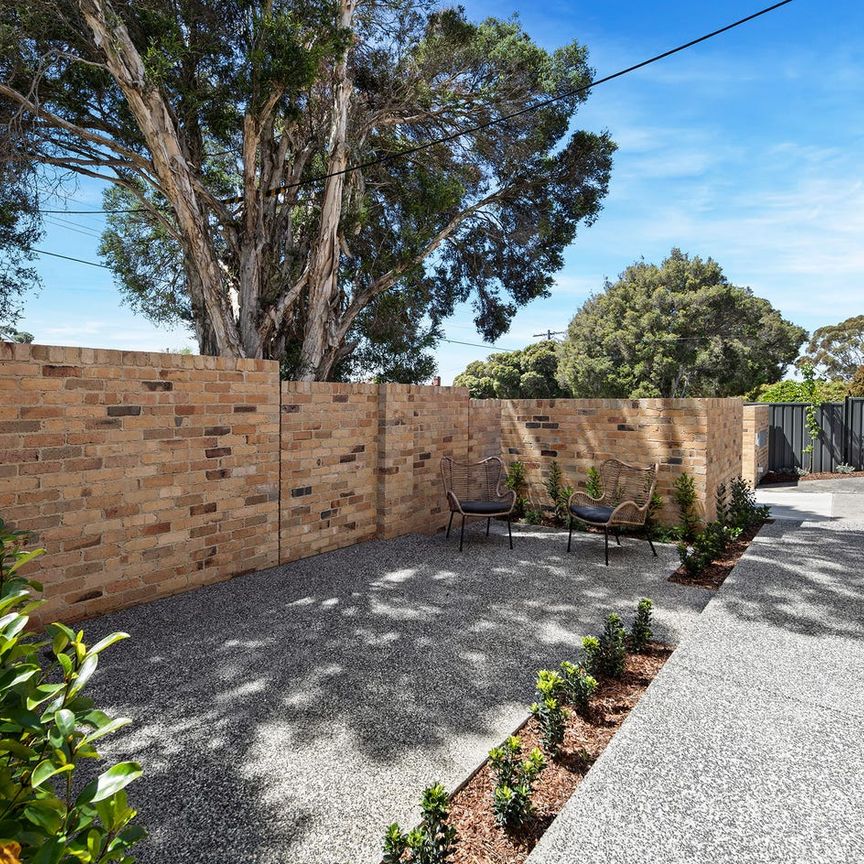 Renovated and secure - Photo 1