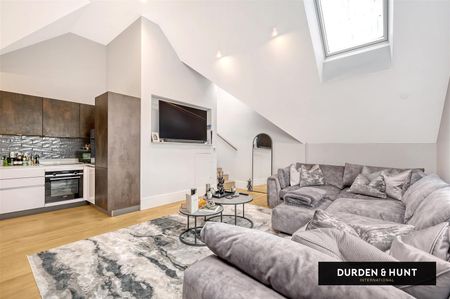 89 High Road, Loughton - Photo 2