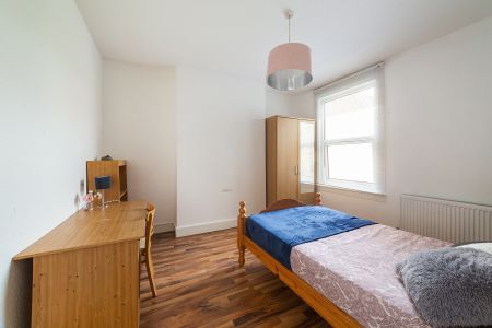 🏡 An Amazing Property in Haringey - Must be Seen! 🏡 Room 2 - Photo 5