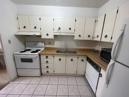 For Lease - 10 Edgecliff Golfway Unit# 909, Toronto, Ontario - Photo 3