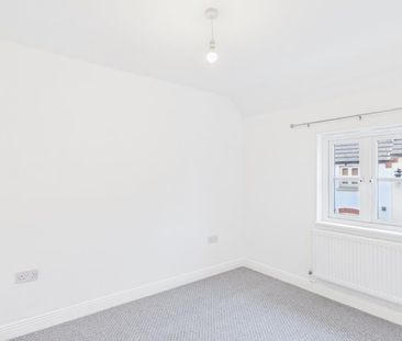 Ferndale Close, Gloucester - Photo 3