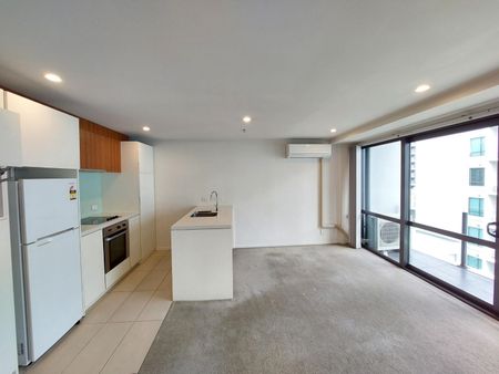 2 LARGE Bedroom unit @ Dockside include a secure carpark. - Photo 4