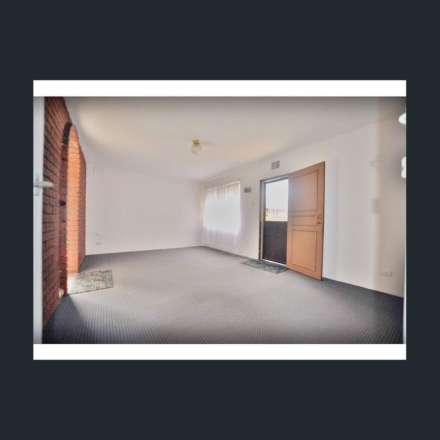 2 bedroom freshly painted and brand new carpets, very close to Westall train station. CITY WIDE REAL ESTATE - Photo 1