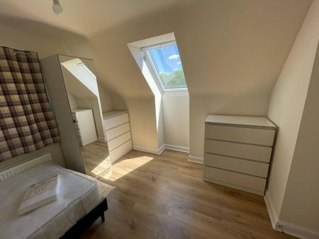 5 bedroom detached house to rent - Photo 2