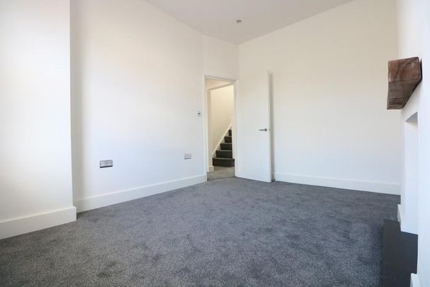 5 bedroom semi-detached house to rent - Photo 1