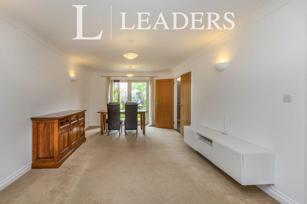 5 bedroom townhouse to rent Goldhawk Road, Monkston Park, Milton Keynes, MK10 - Photo 1