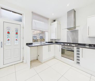 3 bedroom end of terrace house to rent - Photo 5