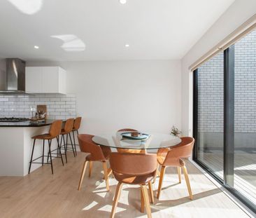 4 bedrooms + 3 bathrooms - Photo 5