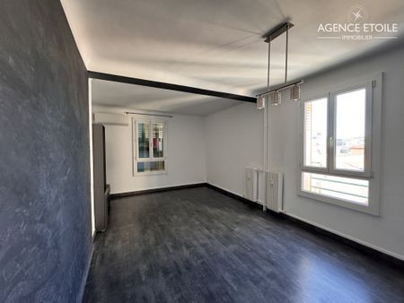 Appartement 3 pièces 66m2 MARSEILLE 10EME 890 euros - Photo 5