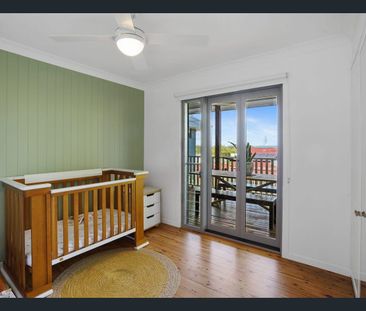 Beautifully Renovated Family Home in Prime Southport Location - Photo 6