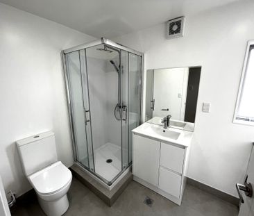 Modern Two Bedroom Apartment - Photo 4