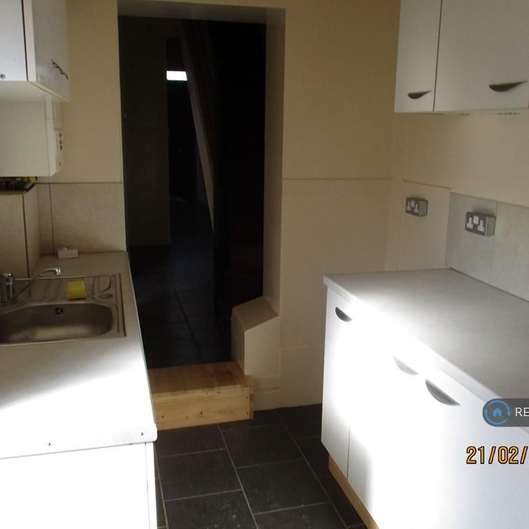 4 bedroom terraced house to rent - Photo 1